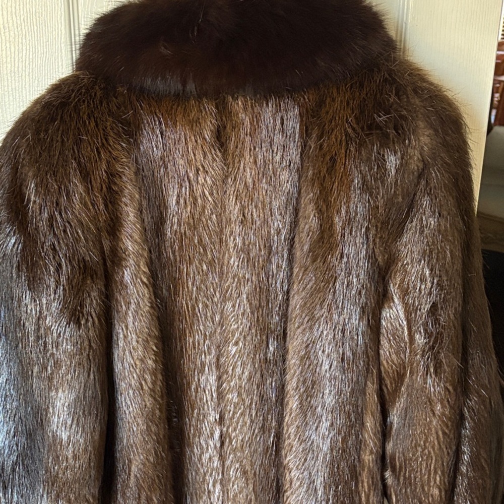 Elegant Full Length Mink Coat - Picture 3 of 11